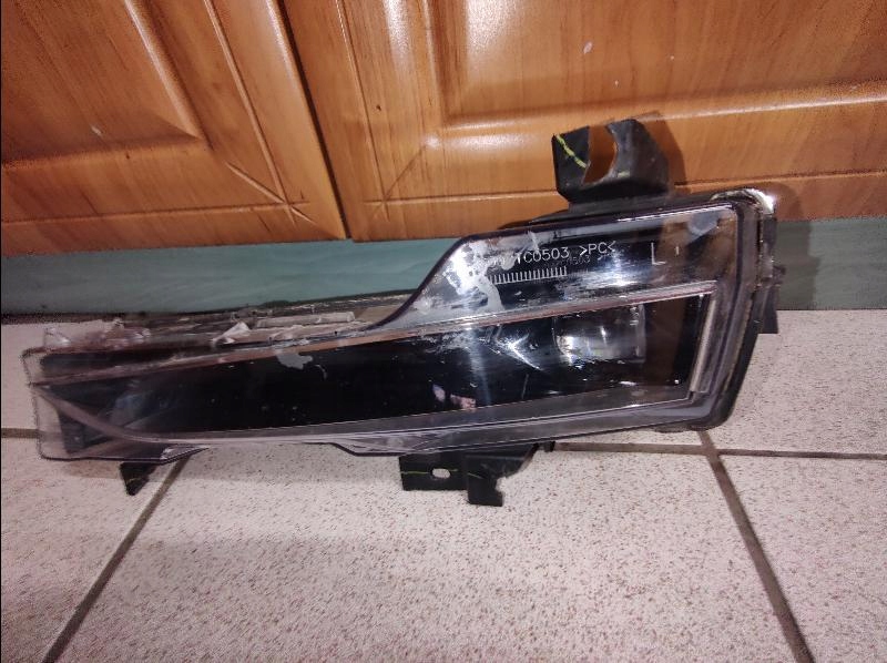 Протитуманна фара led drl tesla 3 3 17- 1077395-00-d Оригінал