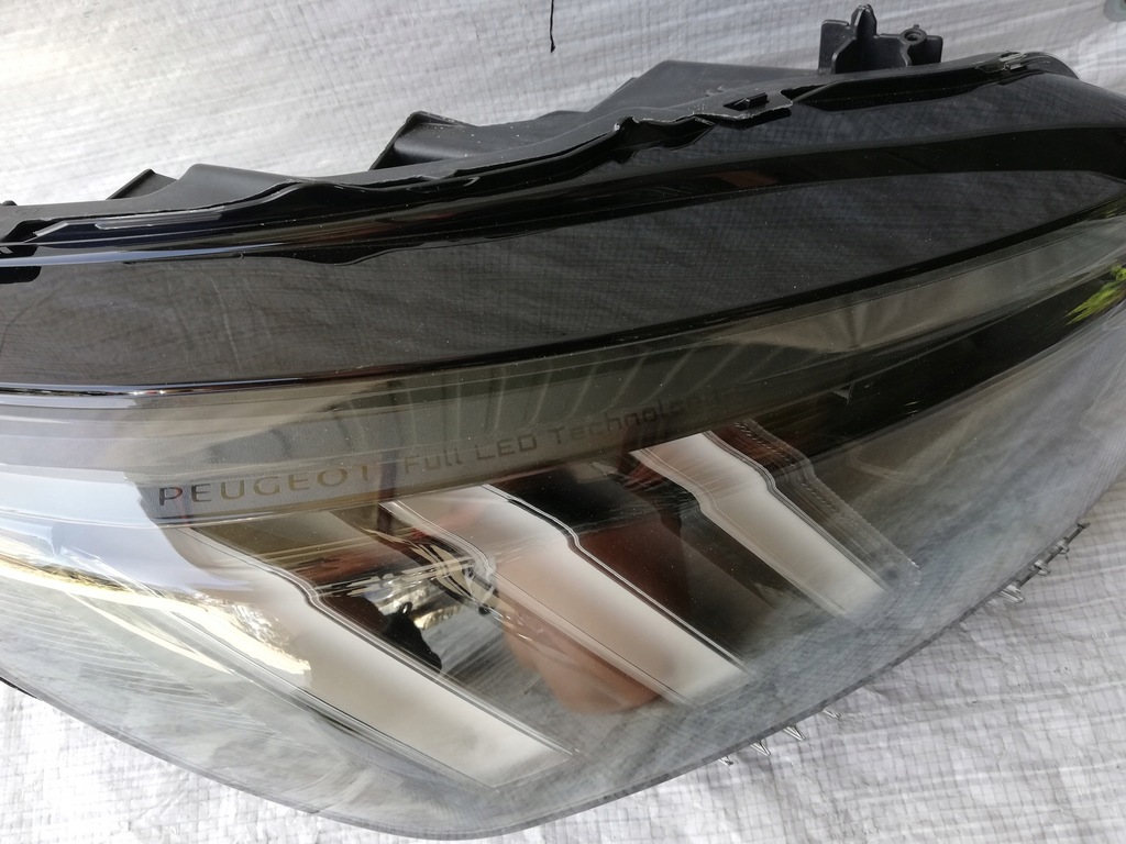 фото №6, Peugeot 208 фара правый full led 9823193480