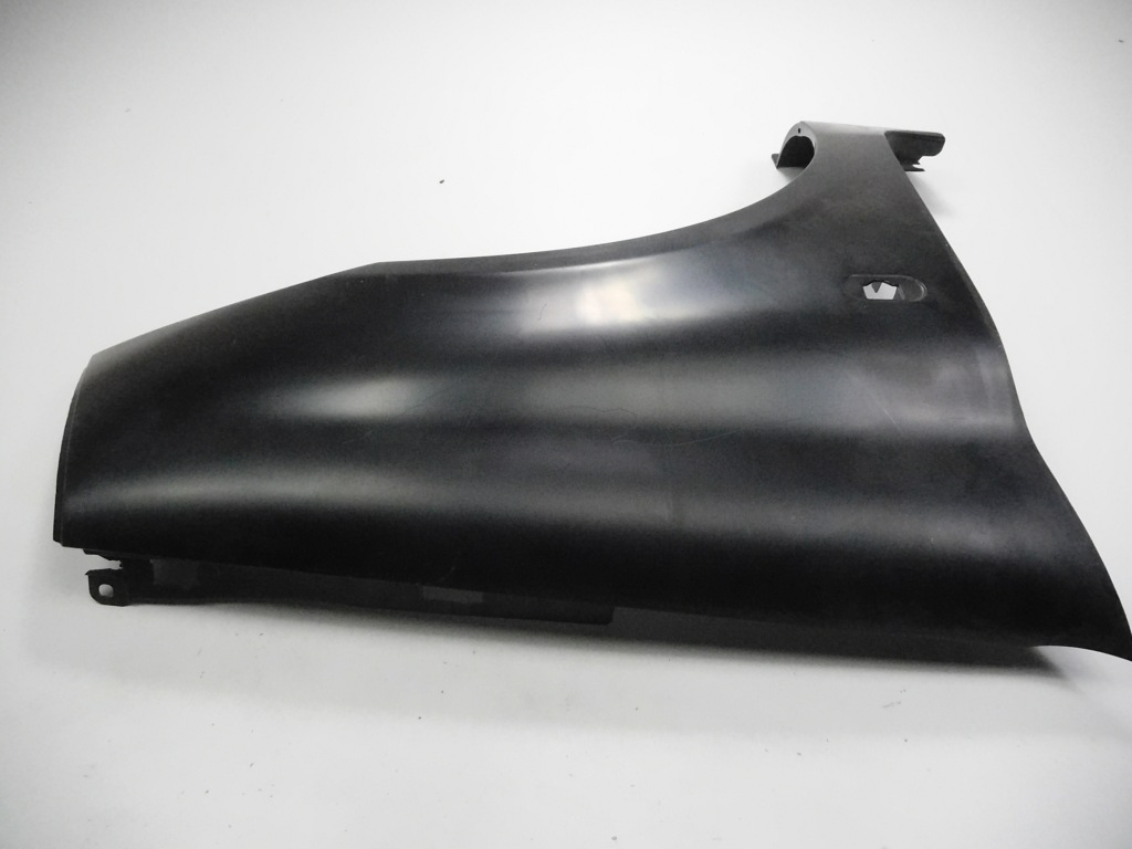 Крыло  перед правый  renault clio 2 7701473449 в Украине