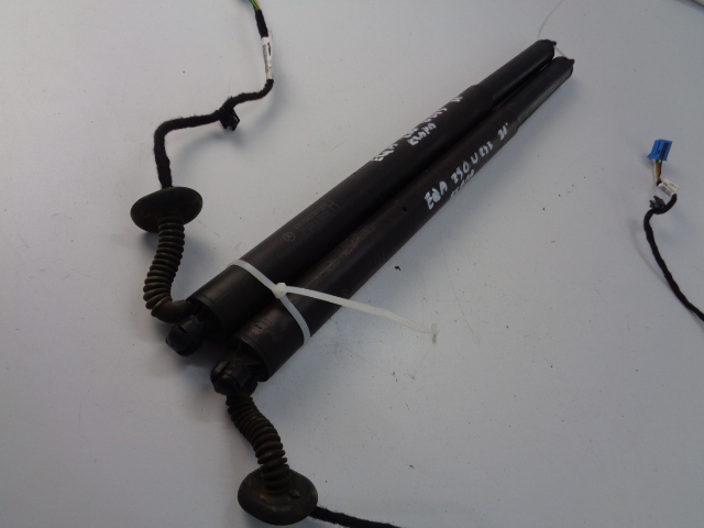 Амортизатори кришки задня mercedes eqa 250 w243 2021 rok Оригінал