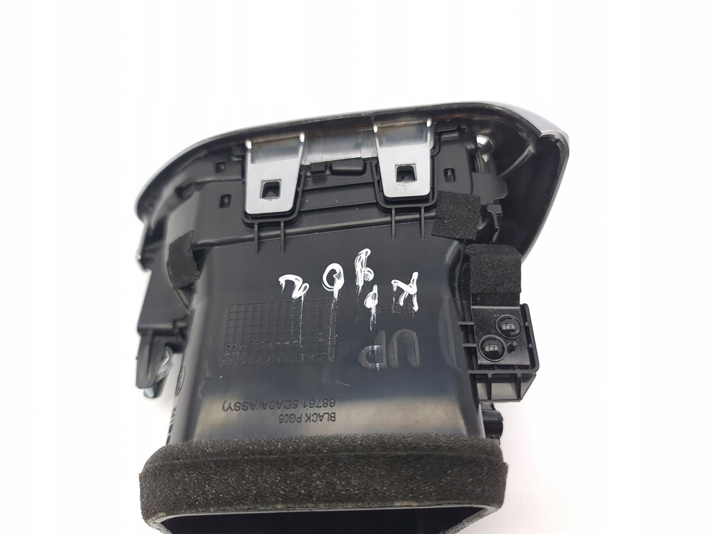 фото №7, Infiniti q30 2016 левая сторона боковая решётка обдув панели приборной панели