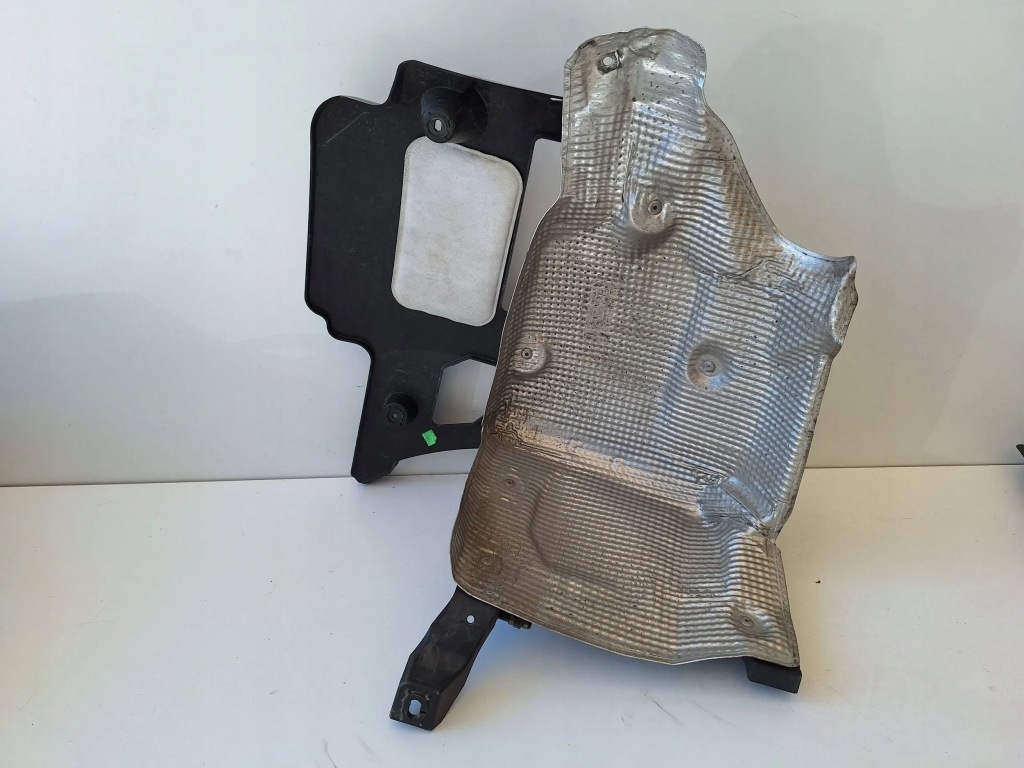 фото №5, Porsche panamera 971 направляющая бампера правый задняя 971807454 b оригинал