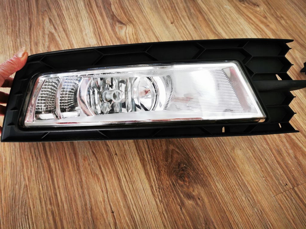 фото №1, Skoda rapid протитуманна фара led + рамка ліва 12-17