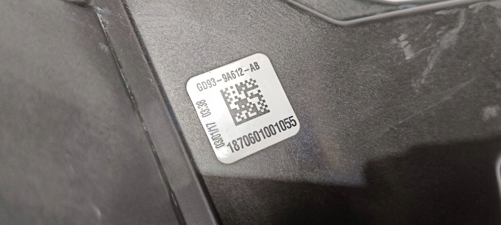 Корпус фільтра повітря lincoln continental 3.0 2017- Недорого