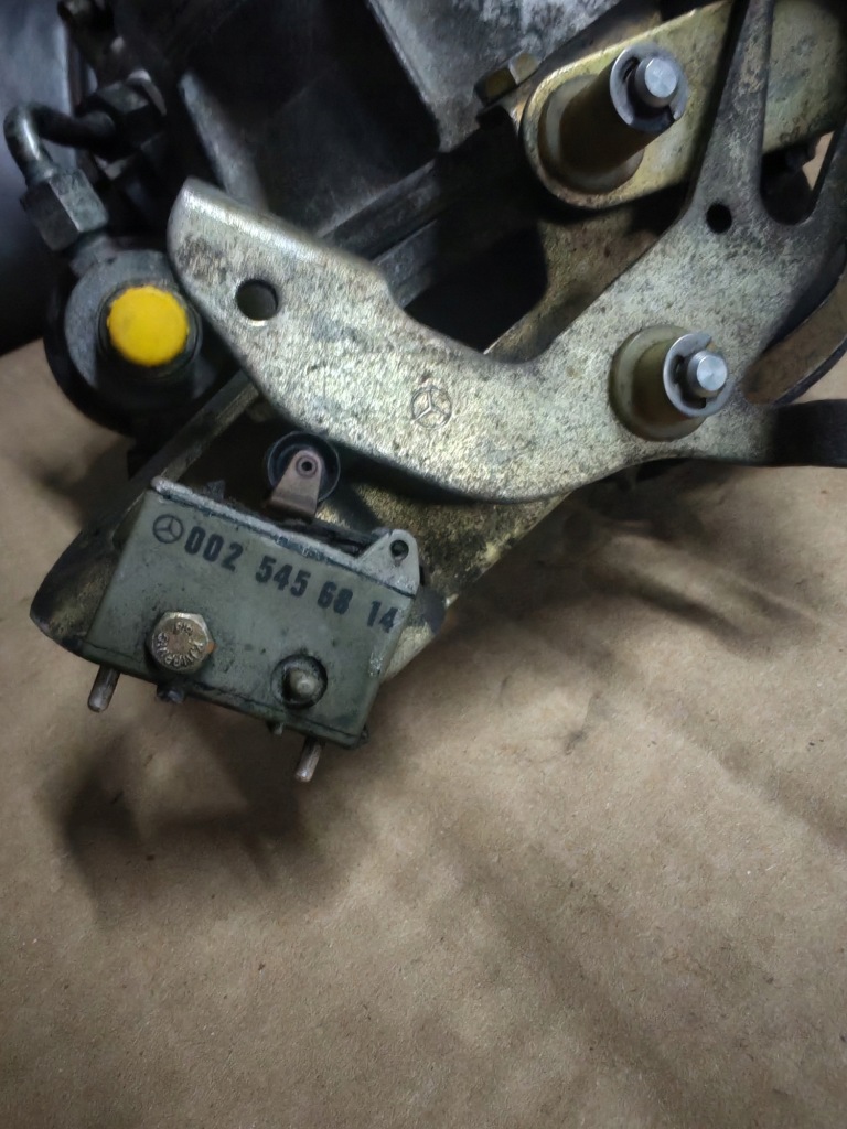 Распределитель mercedes w124 w201 0438121043 1021410545 0438101026 Киев