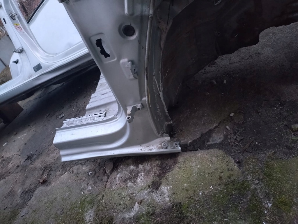 фото №1, Touran 5t блок двигателя порог правый передний 16-