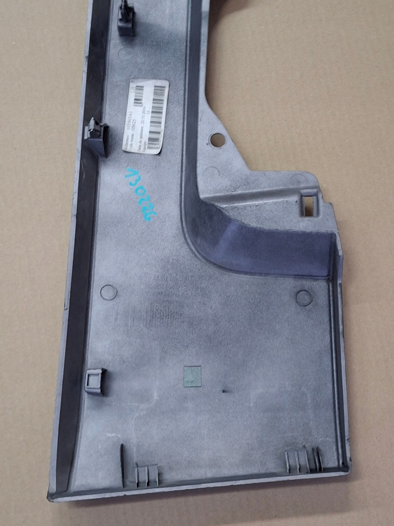 Renault gama t range молдинг бампера накладка решітка радіатора 82275887 Зі Шроту