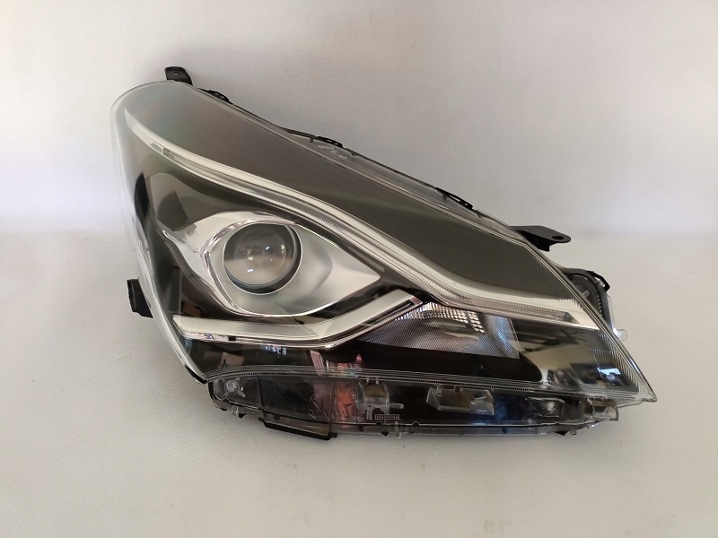 Купить Toyota yaris 3 рестайлинг  14-20r с led правый  фара перед оригинал