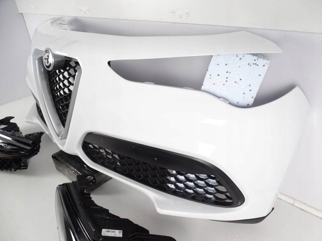 Бампер перед передній alfa romeo stelvio + ліхтарі  правий ліва full led в Україні