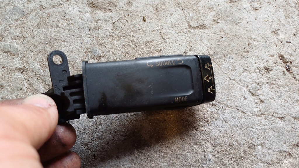 фото №1, Renault arkana перемикач радіо 255525104r