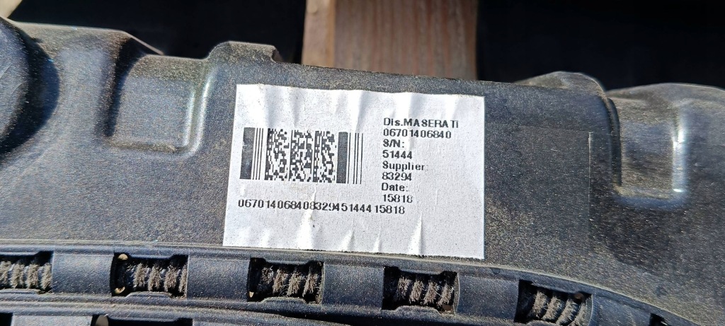 Люк kompletny панорама оригинал maserati levante 2016- Оригинал