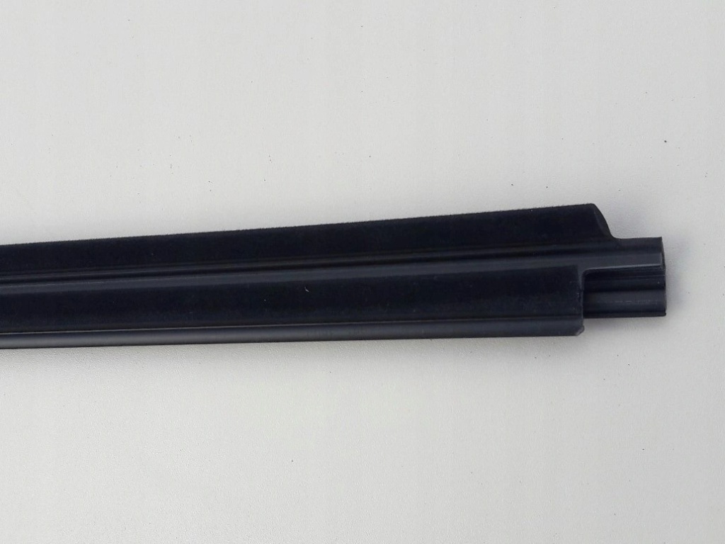 фото №11, Land cruiser 200 v8 молдинг уплотнитель левый перед