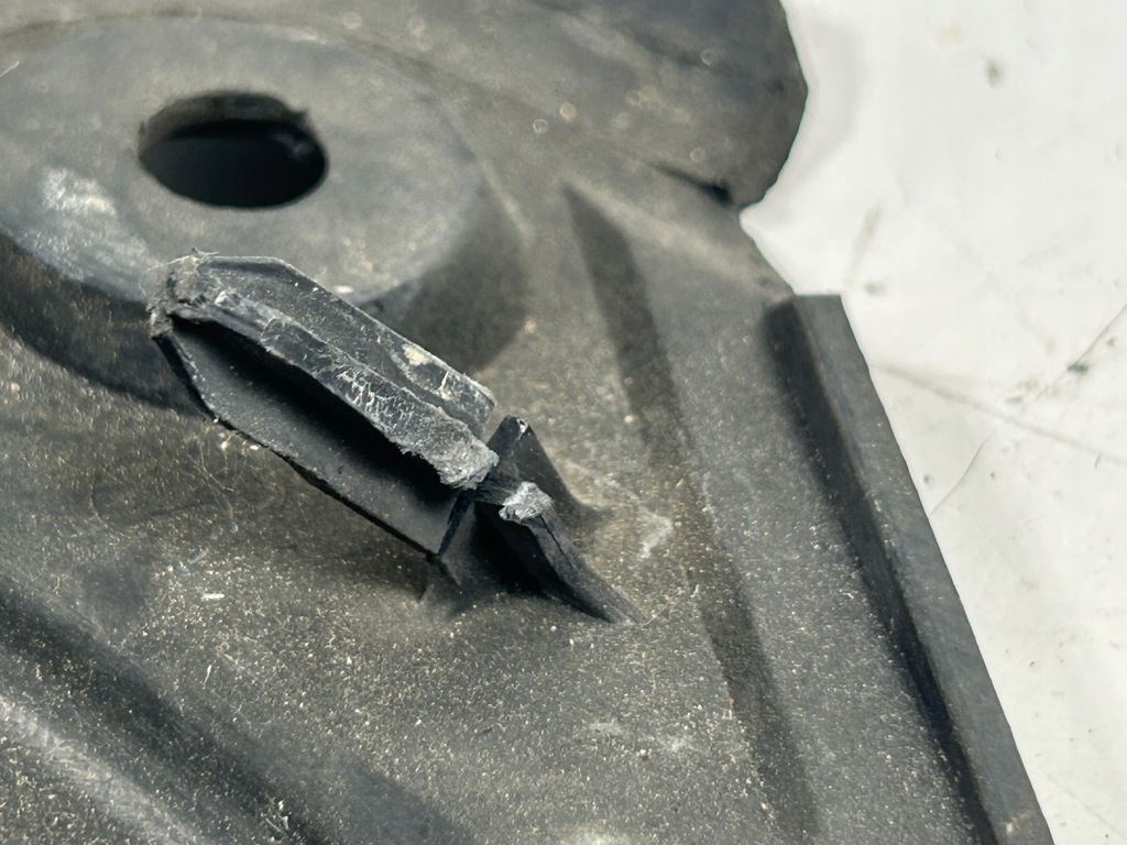 фото №3, Жабо праве перед renault espace iv 8200101056