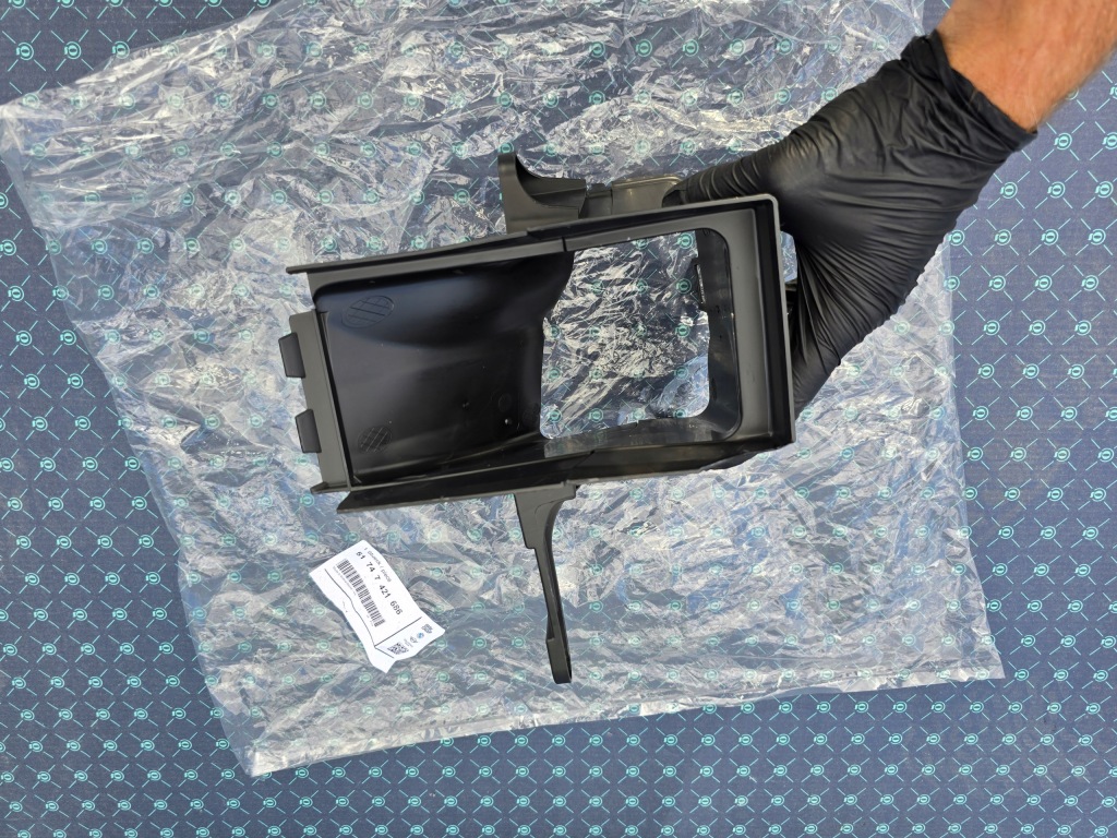 Впуск повітря гальма правий bmw g05 g06 g07 7421686 оригінал  новий Недорого