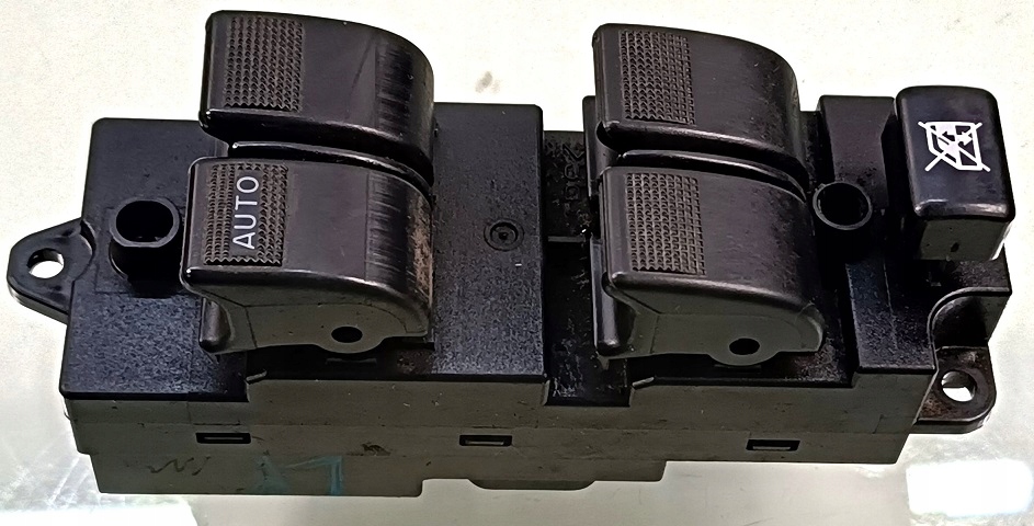 фото №1, Mazda premacy 00 r панель перемикач вікон