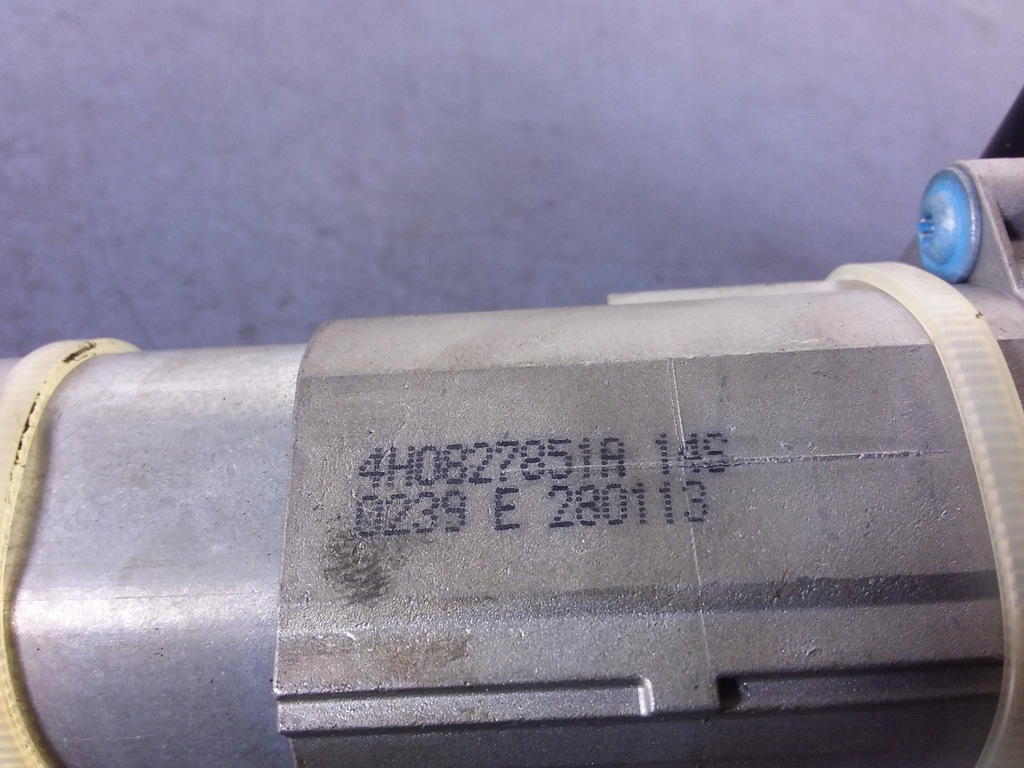 фото №5, Audi a8 d4 моторчик доводчик кришки багажника 5 pin