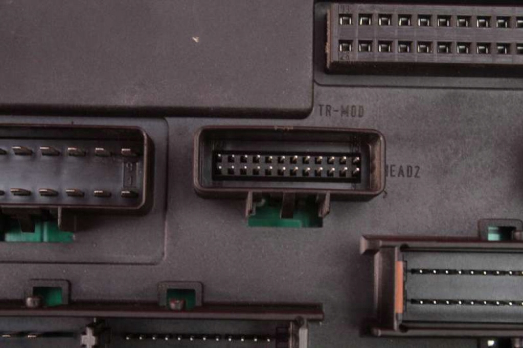 Коробка предохранителей 13112913 at opel signum 2.2 direct 155 km + pin в Украине