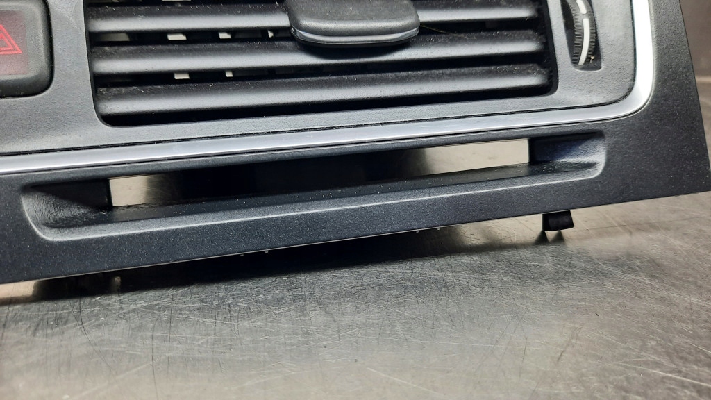 фото №5, Решётка обдув центральная 1302138 volvo v60 s60 ii 10-18r