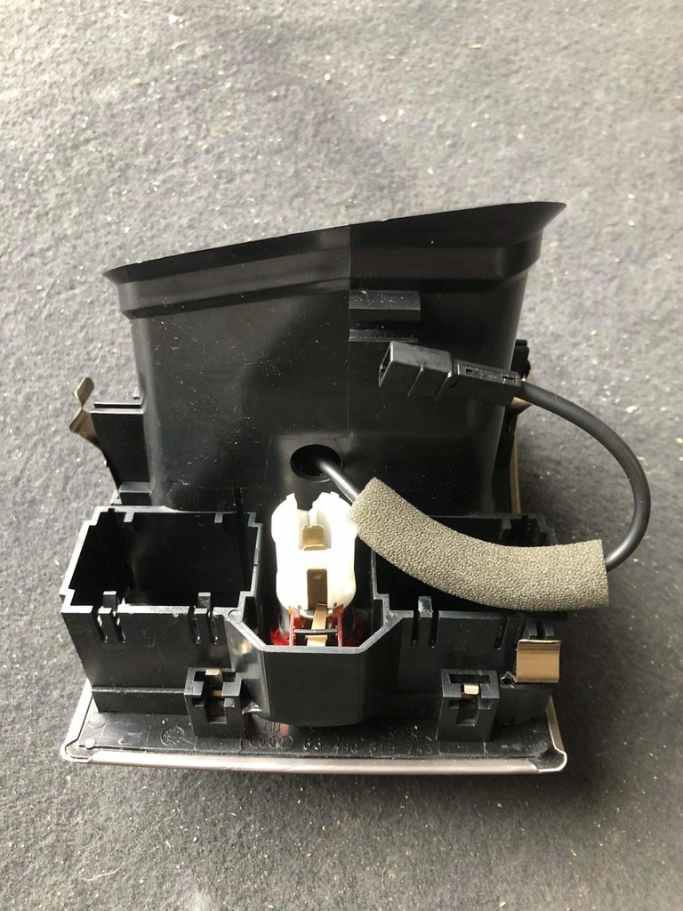 фото №5, Решітка обдув з прикурювач задня audi a6 c5 8b0515734