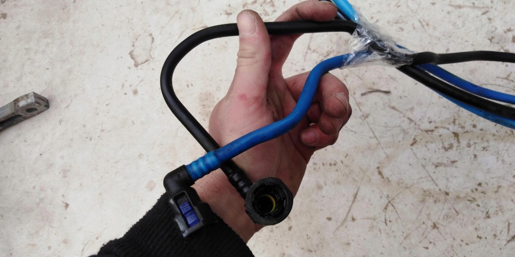 фото №4, Audi q3 8u wąż трубка шланг паливний пального 5n0200059bl