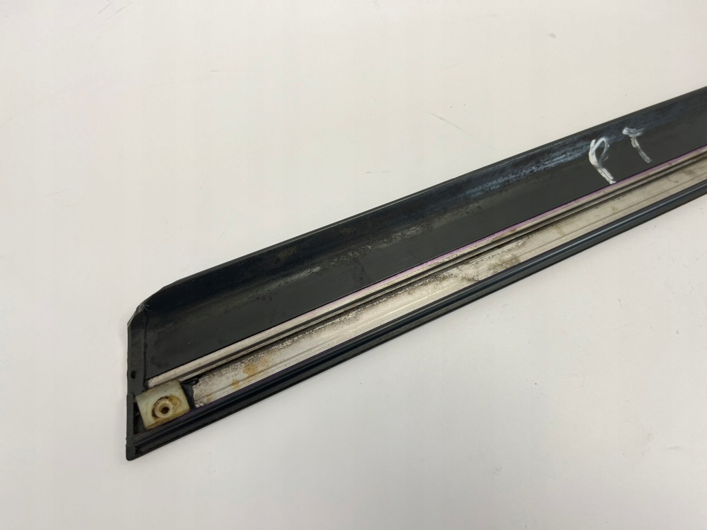 фото №14, Вузька молдинг бічна двері правий задня задня права нижня mercedes 190 w201