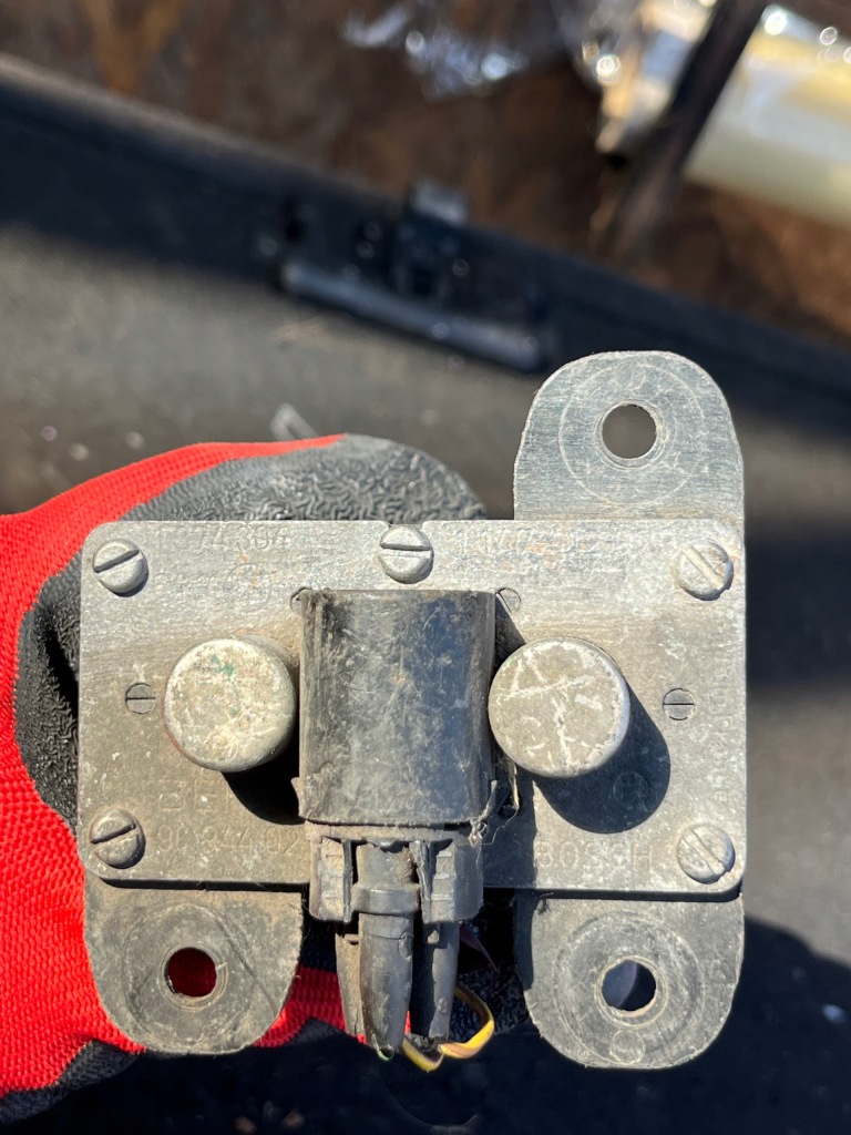 Bmw e34 электроклапан клапан отопителя воды 1374304 в Украине