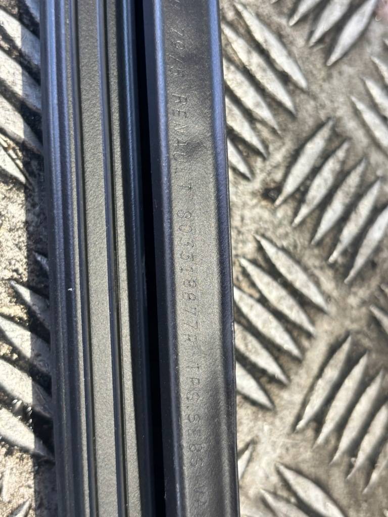 Renault captur 2 молдинг накладки дверні ліва перед 803318877r 808215993r в Україні