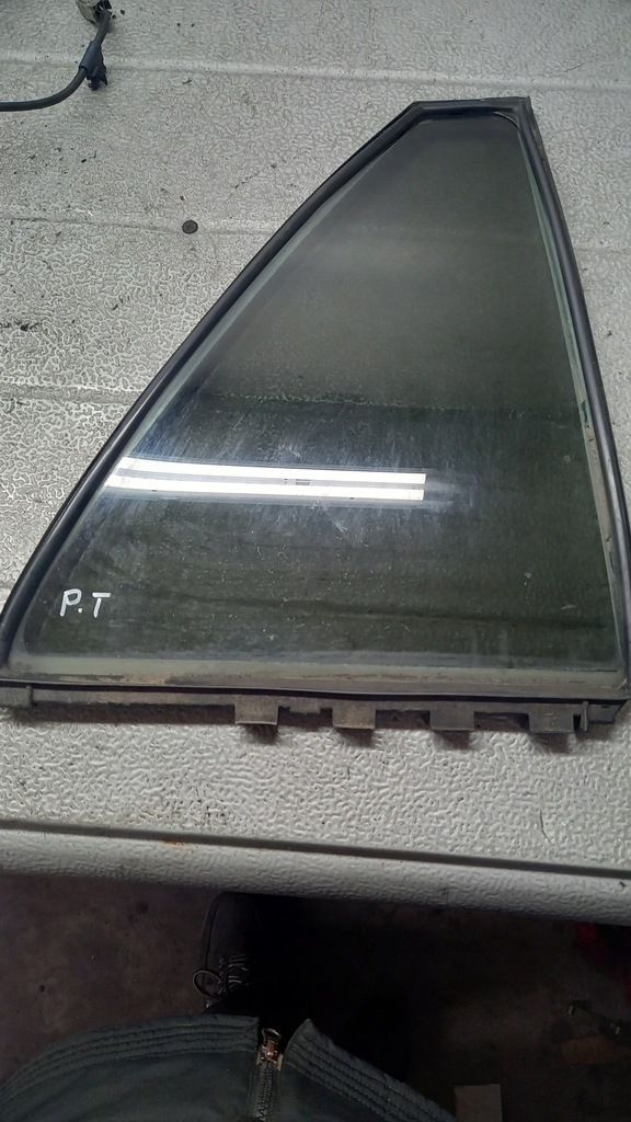 фото №1, Скло правий задня трикутник toyota avensis t25 04r kombi