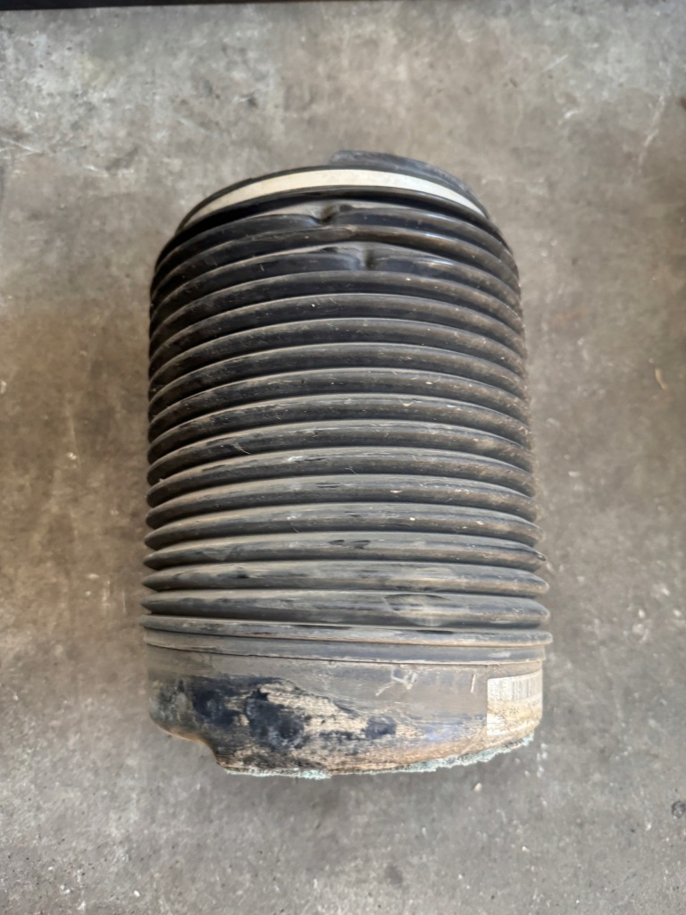 фото №1, Volvo xc90 ii пневмоподушка задній правий 32246195