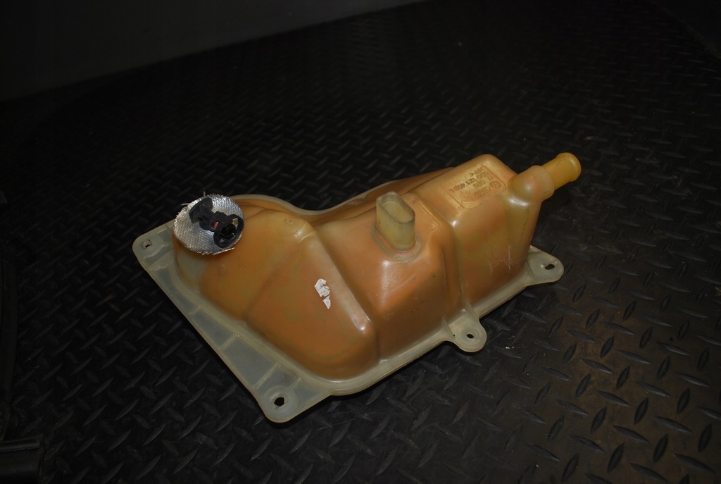 фото №5, Бачок жидкость audi a6 c5 2.7t are 8d0121403l