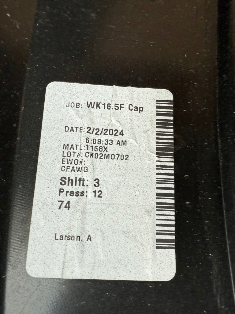 Бампер jeep cherokee wk2 рестайлинг  оригинал нет клеёный Цена