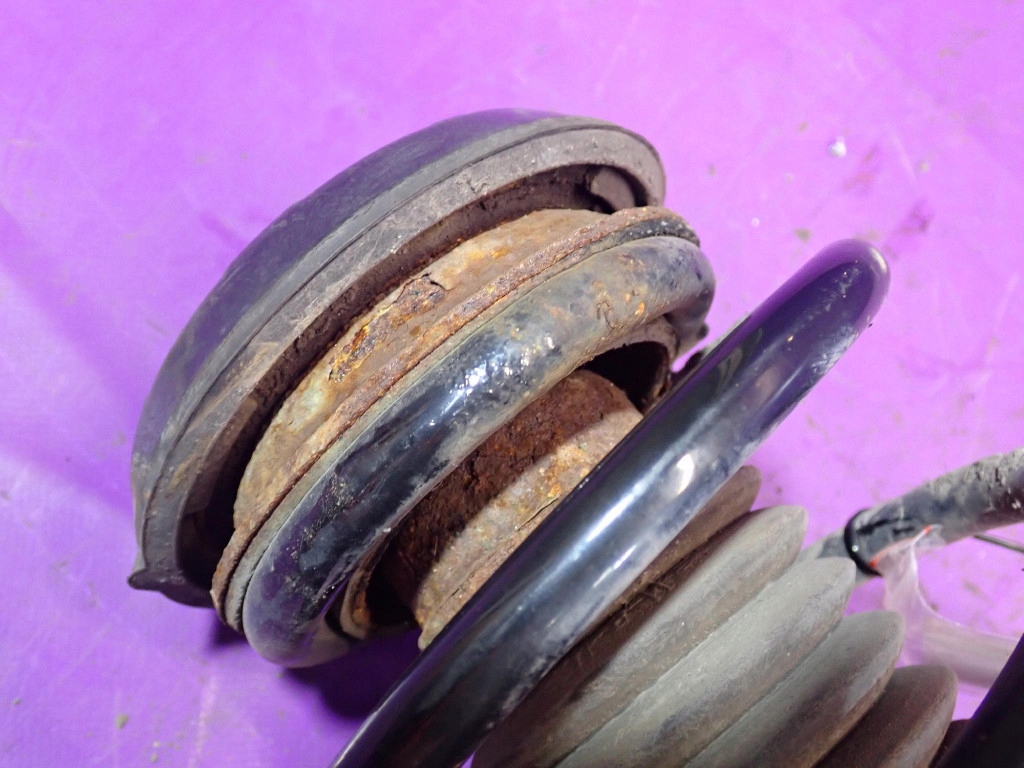 Peugeot 3008 10-13 1.6 thp mcperson амортизатор перед лівий Зі Шроту