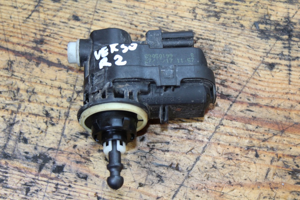 фото №1, Моторчик регулировки лампа toyota verso r2 13r левый lub правый