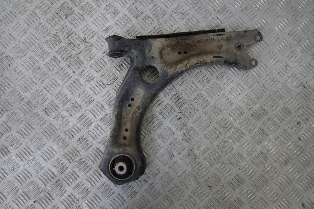 фото №1, Vw taigo - рычаг правый