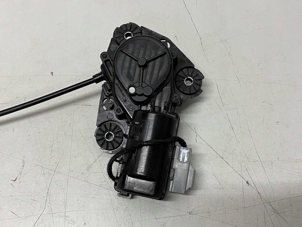 фото №5, Замок доводчик задний крышки багажника volvo s90 v90