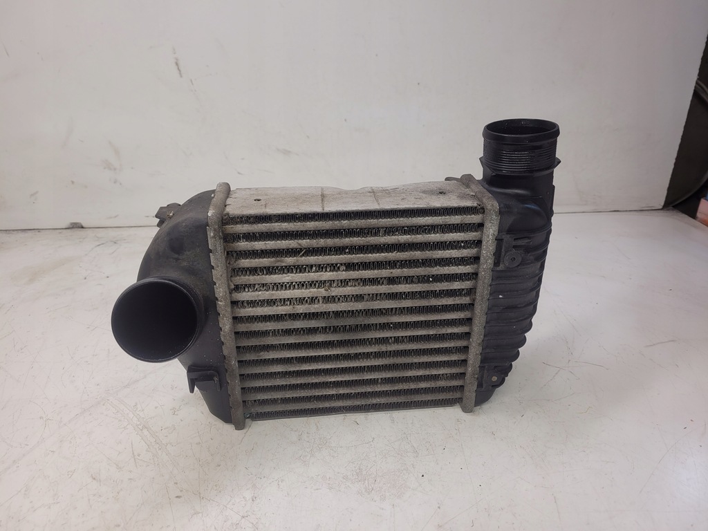 фото №5, Радіатор інтеркулер audi a6 c6 2.0 4f0145805ad
