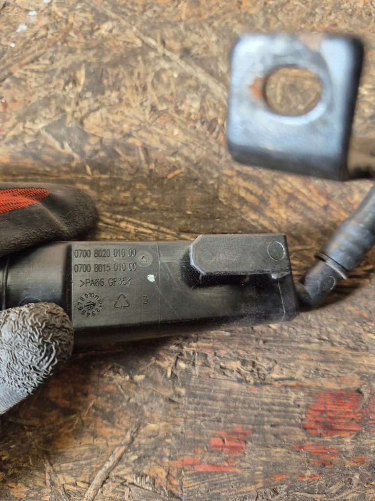 фото №7, Bmw f30 330e шланг вентиляційний бака з резонатор вентиляція картера 8613138