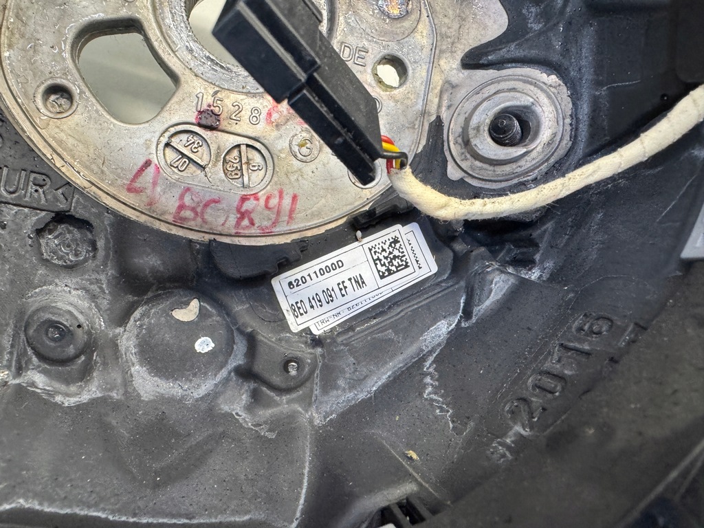 фото №6, Audi a4 b7 повітропровід шкіра мультифункція 8e0419091ef