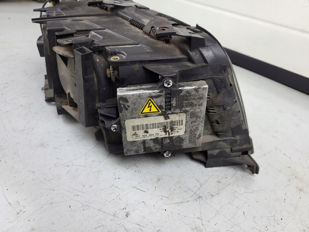 фото №9, Audi s8 d2 a8 4.2 lift 00r лампа левая ксенон europa