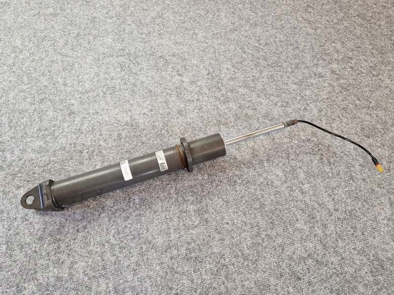 фото №1, Porsche 911 991 99133305716 амортизатор задняя оригинальный номер