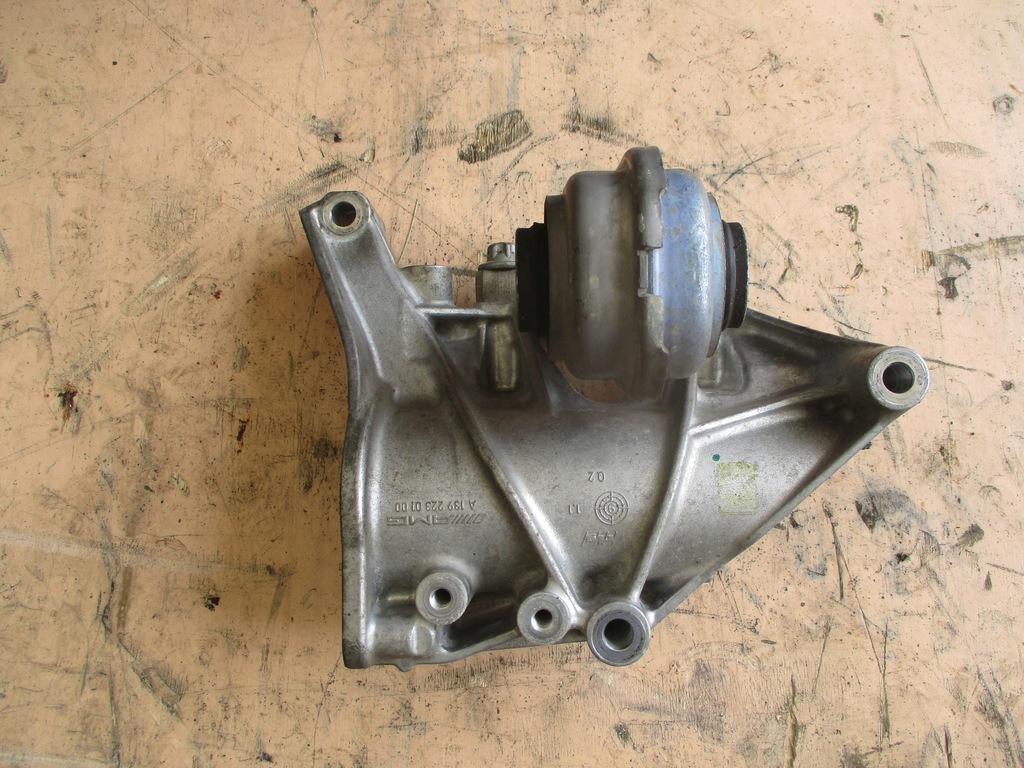 фото №1, Mercedes amg w118 w177 підпора привідний вал кронштейн подушка