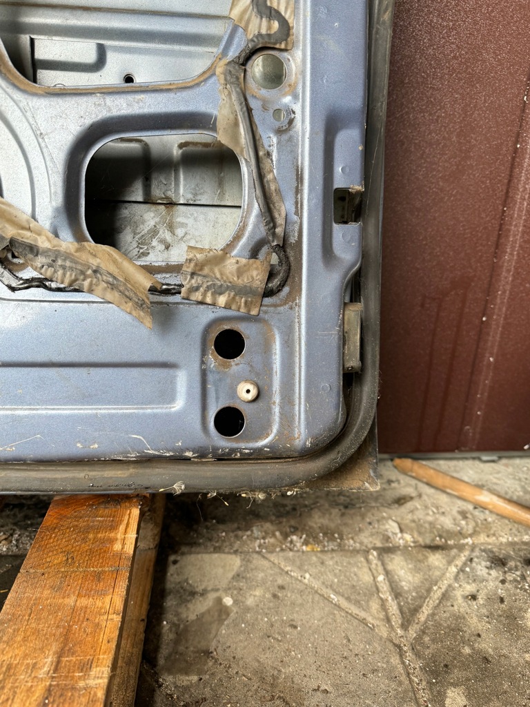 фото №11, Крышка багажника задняя задняя mitsubishi pajero i 1 82-90r. стекло крышки