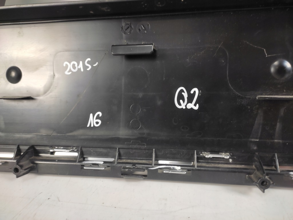 Audi q2 81a решітка радіатора решітка  радіатора перед 2016- 81a853651 Доставка