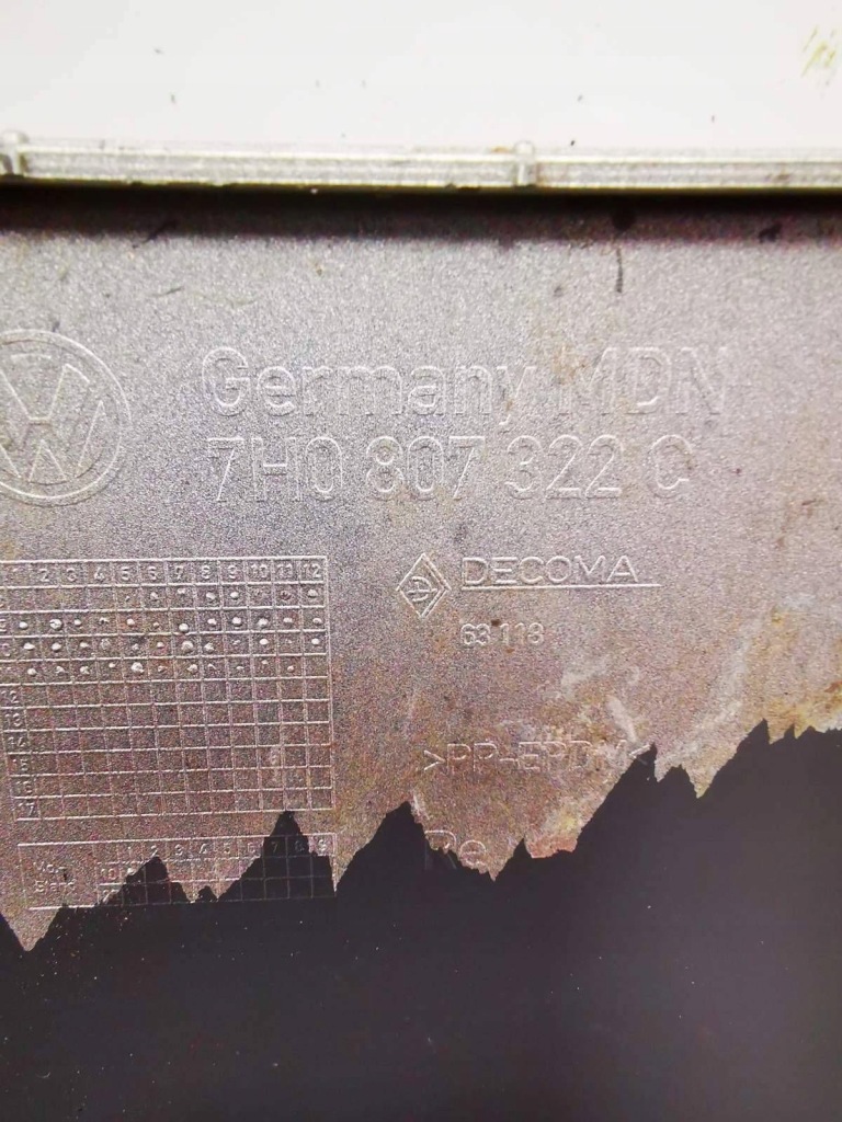 Кутик правий задній vw t5 7h0807322c lak la7w Зі Шроту