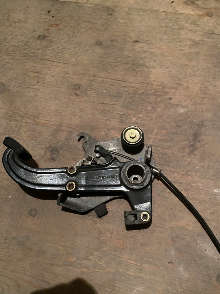 Купити Педаль гальма стояночного mercedes w124 1244270701