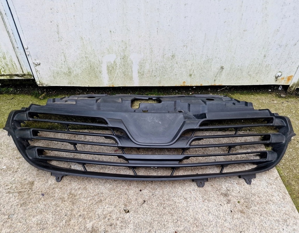 фото №1, Renault trafic 3 623108673r 14-19 решётка радиатора радиатора