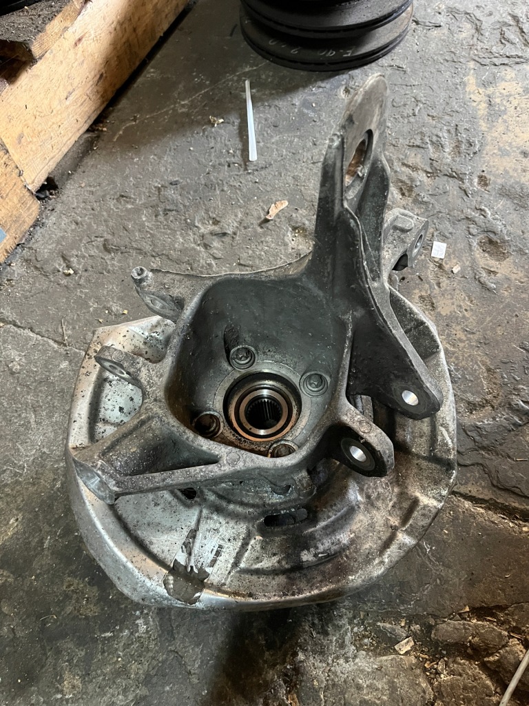 Купить 45 bmw f11 поворотный кулак задняя правый  6796100