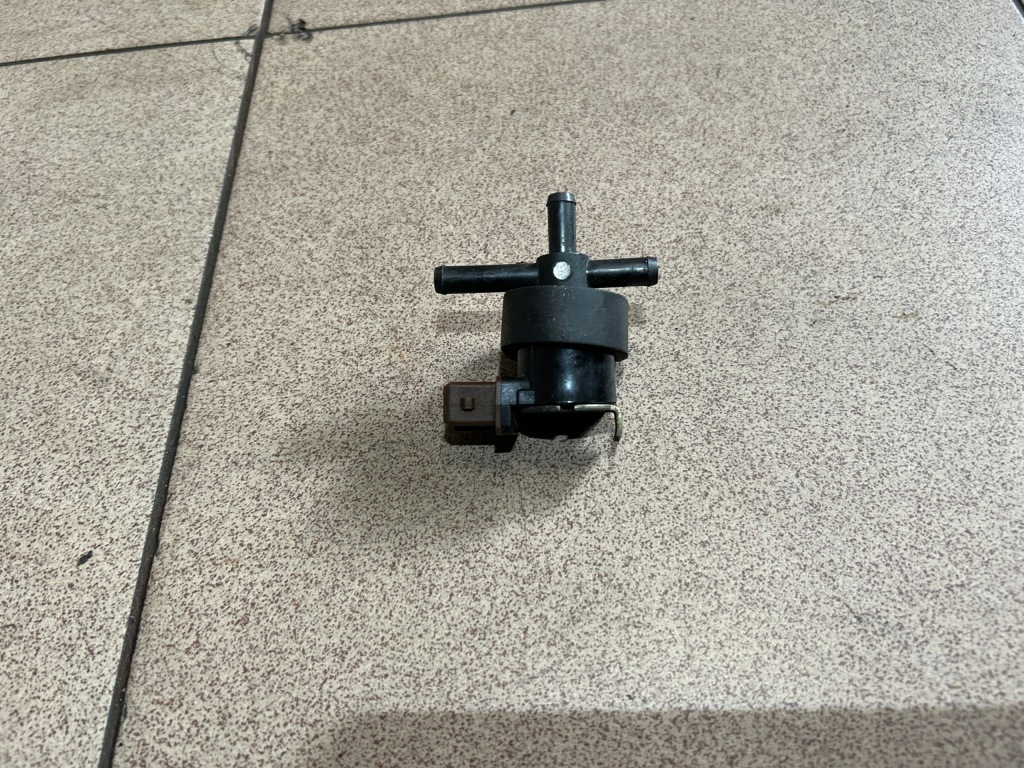 фото №1, Клапан n75 audi s4 a6 c5 2.7 bt