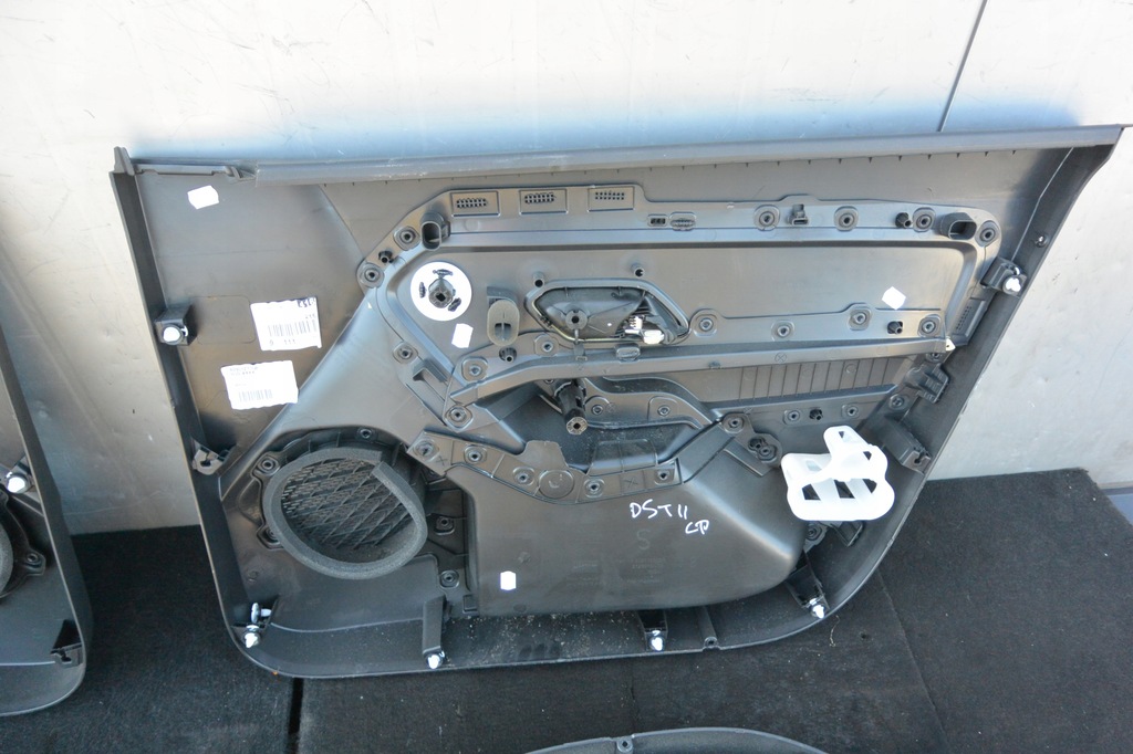 фото №16, Dacia duster ii 17- обшивки оббивка двері ліва права перед задня kpl