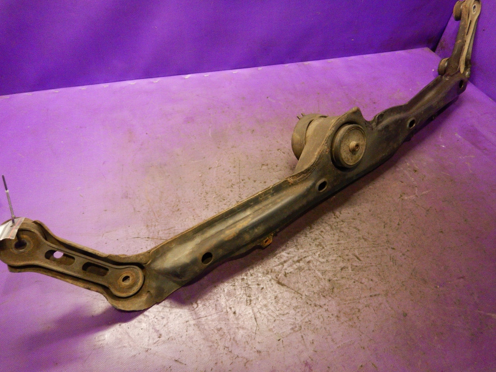 фото №5, Vw vento sedan 92-98 1.8 90km балка кронштейн двигателя